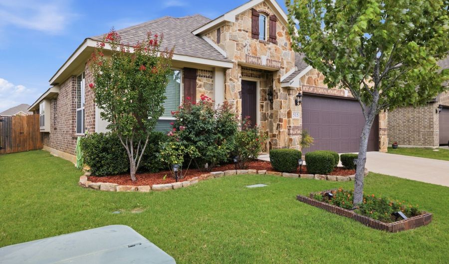 515 Lakeview Dr, Alvarado, TX 76009 - 4 Beds, 2 Bath