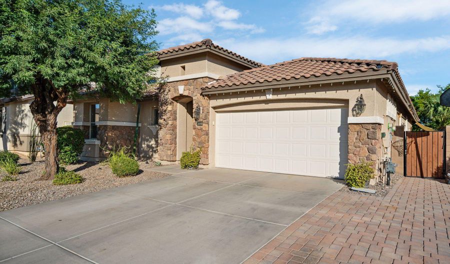 2351 S GLEN Dr, Chandler, AZ 85286 - 4 Beds, 3 Bath
