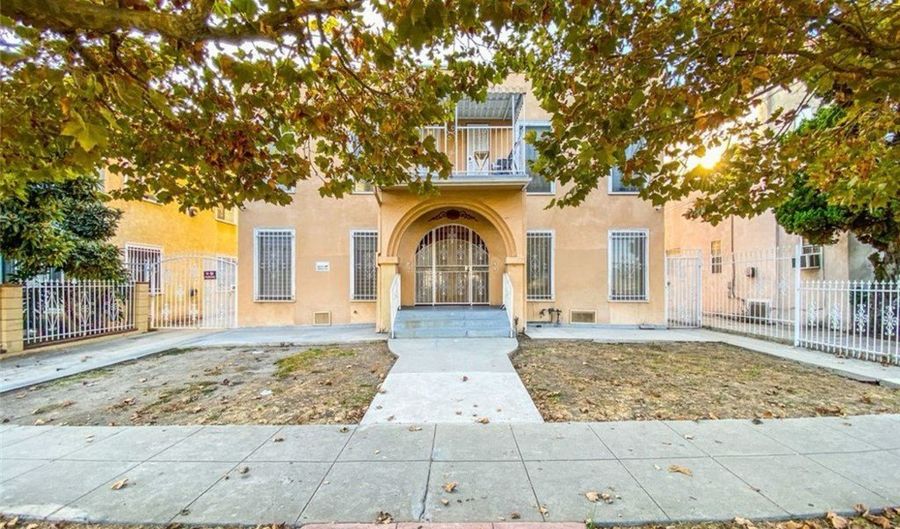 723 N Ridgewood Pl, Los Angeles, CA 90038 - 4 Beds, 4 Bath
