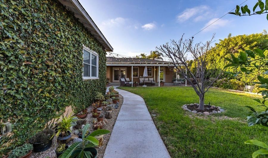 1121 Vista Way, Oceanside, CA 92054 - 3 Beds, 3 Bath
