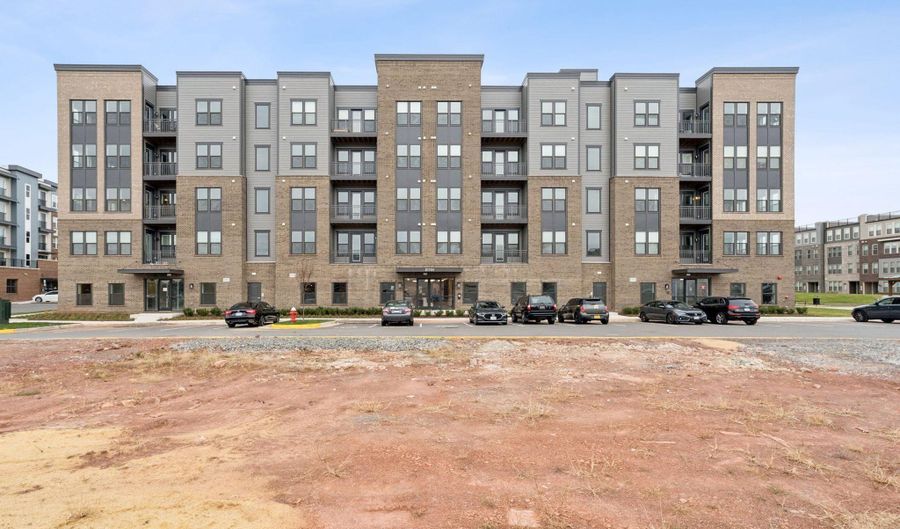 21731 DOVEKIE Ter 505, Ashburn, VA 20147 - 2 Beds, 2 Bath