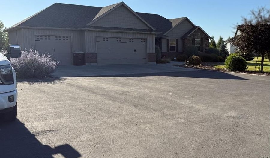206 N 240 W, Blackfoot, ID 83221 - 5 Beds, 3 Bath