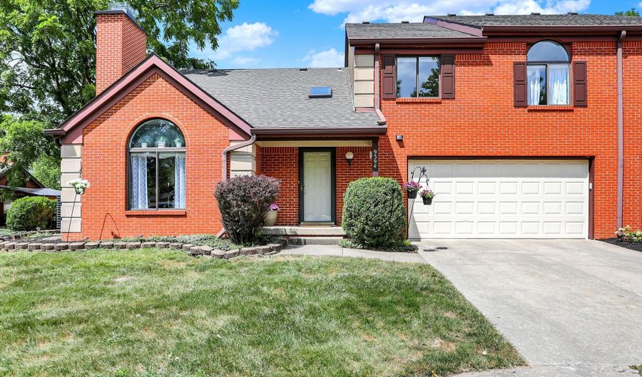 9394 Golden Leaf Way, Indianapolis, IN 46260 - 2 Beds, 3 Bath