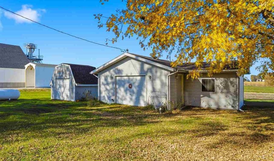 2970 Hwy 92, Ainsworth, IA 52201 - 3 Beds, 2 Bath