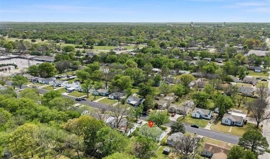 723 Maxwell St, Ardmore, OK 73401 - 2 Beds, 1 Bath