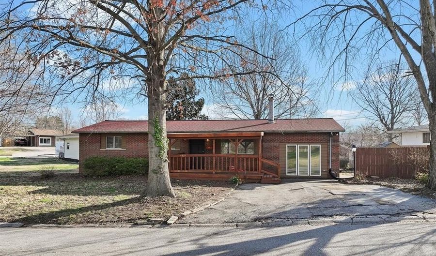 4821 Wick Mor Dr, Alton, IL 62002 - 3 Beds, 2 Bath