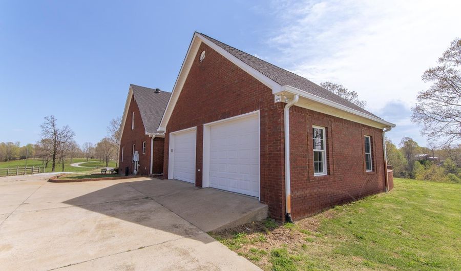 1070 GOOD HOPE CHURCH, Adamsville, TN 38310 - 4 Beds, 3 Bath