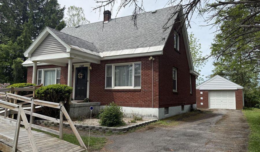 1388 Midline Rd, Amsterdam, NY 12010 - 3 Beds, 2 Bath