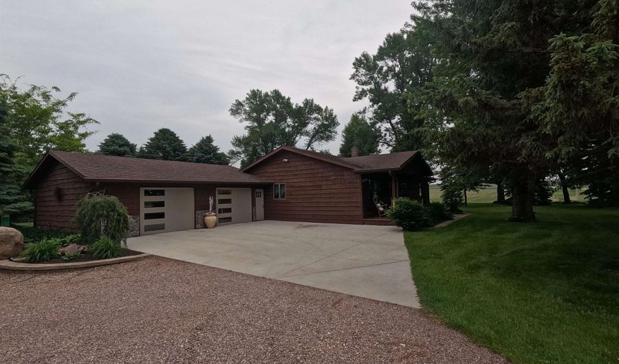 11724 K18 N, Akron, IA 51001 - 4 Beds, 2 Bath