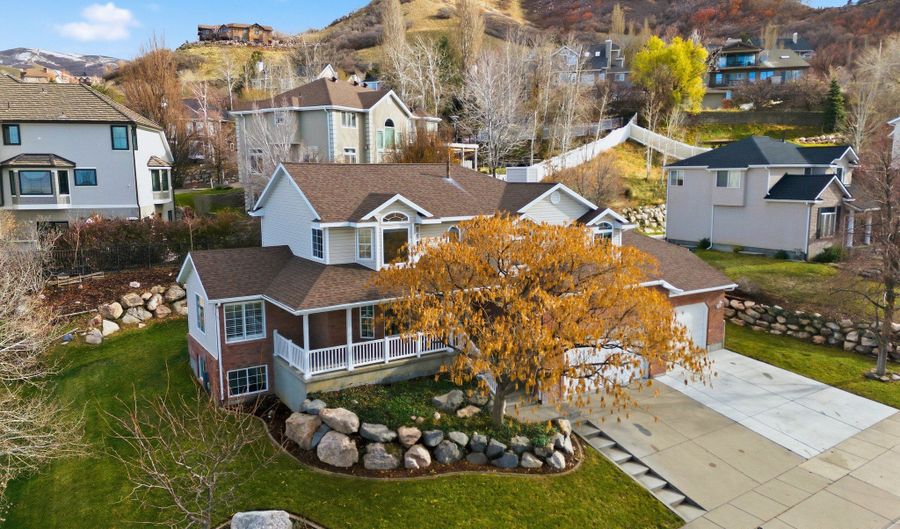 3759 S HUNTINGTON Dr, Bountiful, UT 84010 - 6 Beds, 4 Bath