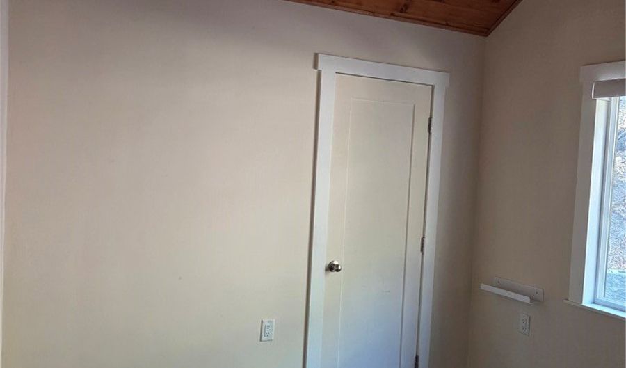 5910 Robin Oak, Angelus Oaks, CA 92305 - 2 Beds, 1 Bath