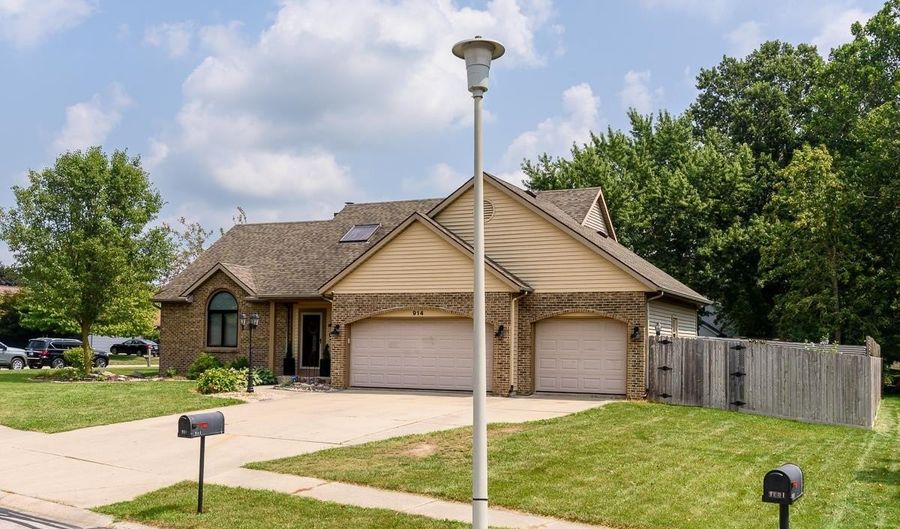 914 Lakeview Dr, Auburn, IN 46706 - 3 Beds, 4 Bath