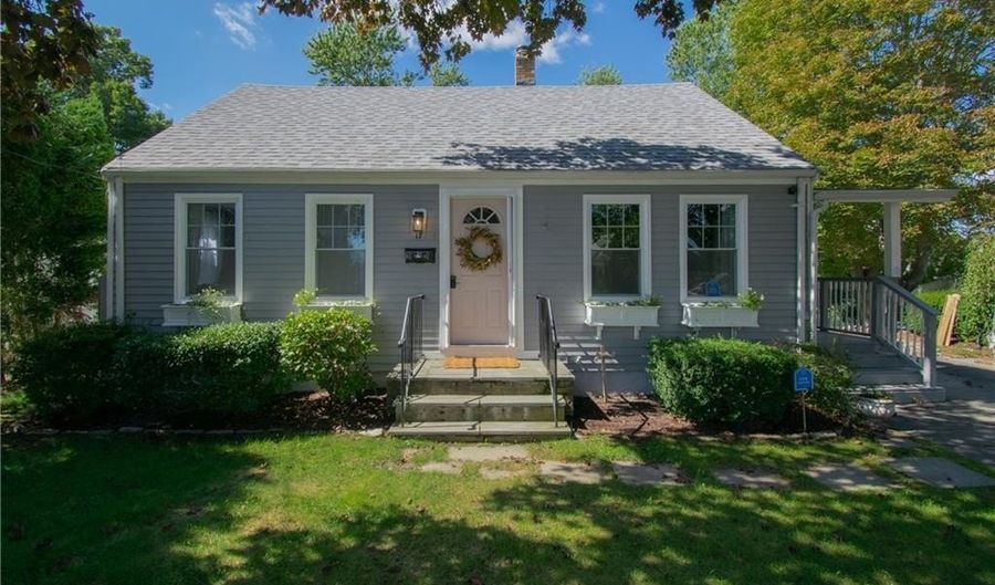 17 Rosedale Ct, Middletown, RI 02842 - 3 Beds, 2 Bath