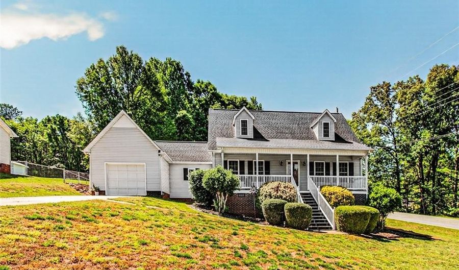 810 Rockcliff Ter, Asheboro, NC 27205 - 3 Beds, 3 Bath