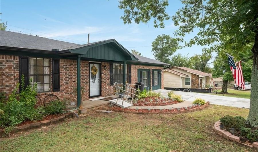 1424 Northwoods Dr, Alma, AR 72921 - 3 Beds, 2 Bath