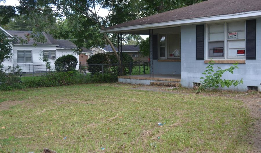 426 Albert St, Bishopville, SC 29010 - 3 Beds, 1 Bath