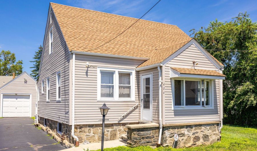 404 Soundview Ave, Bridgeport, CT 06606 - 4 Beds, 1 Bath