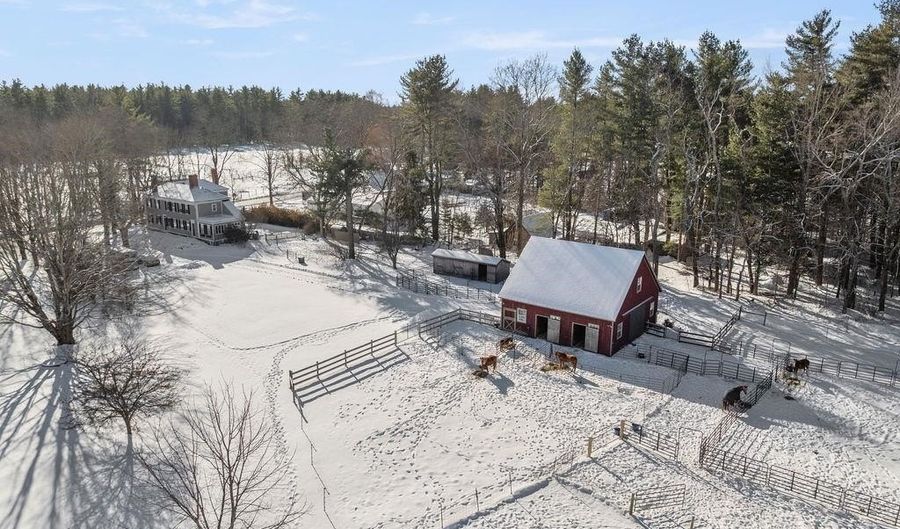 337 Middle Rd, Brentwood, NH 03833 - 4 Beds, 3 Bath