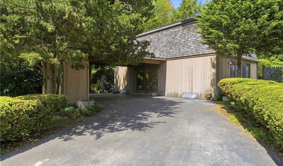 10 What Cheer Rd, Narragansett, RI 02882 - 3 Beds, 2 Bath