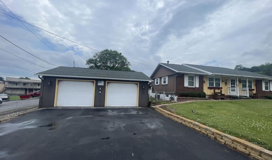 603 S 13th St, Altoona, PA 16602 - 3 Beds, 2 Bath