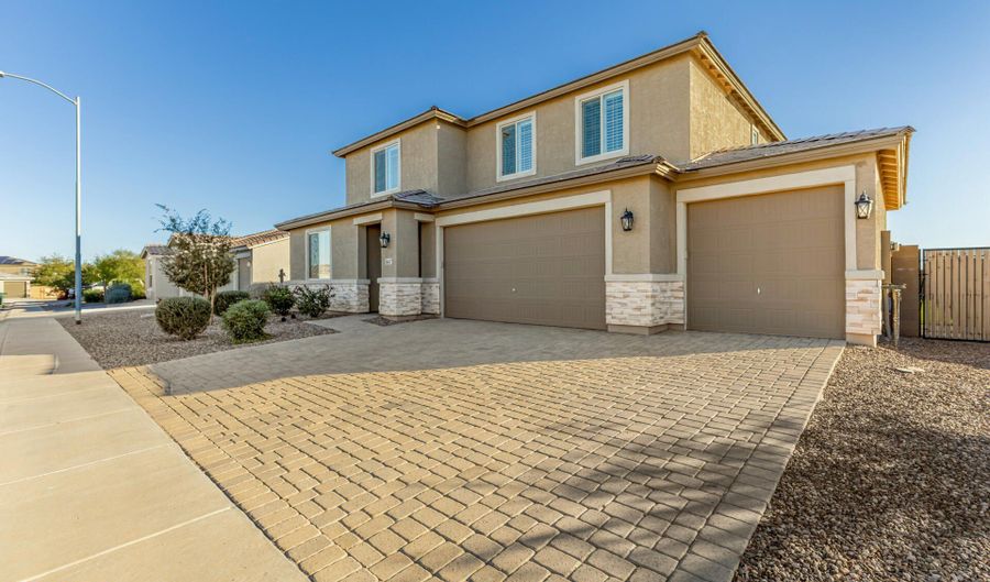 1667 E JOELLE Dr, Casa Grande, AZ 85122 - 5 Beds, 4 Bath