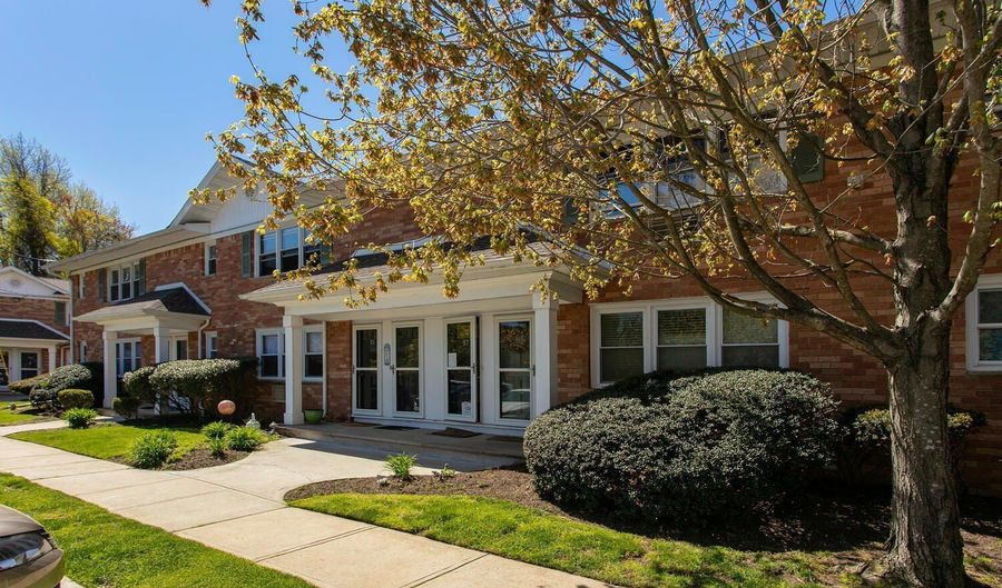 96 East Ave, Atlantic Highlands, NJ 07716 - 1 Beds, 1 Bath