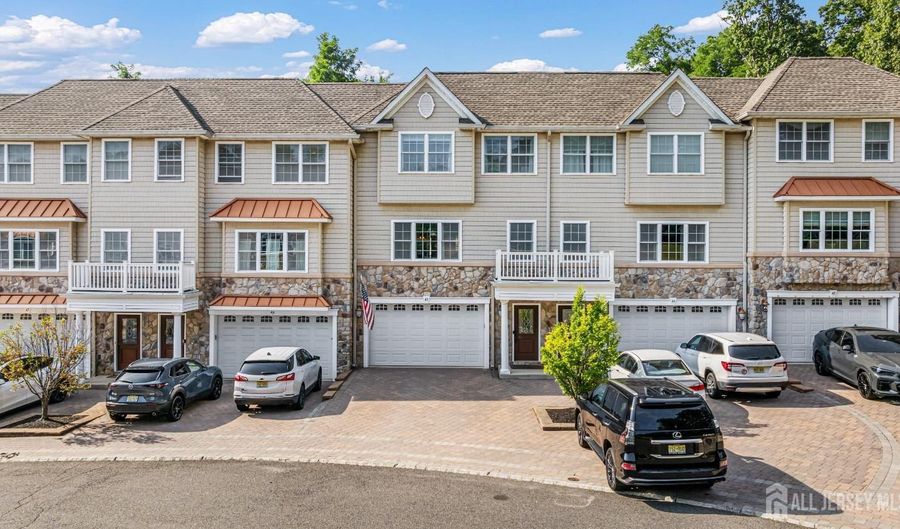 45 White Oak Ln, Aberdeen, NJ 07747 - 3 Beds, 4 Bath