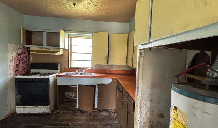 1580 Naomi Ave, Adrian, MI 49221 - 2 Beds, 1 Bath