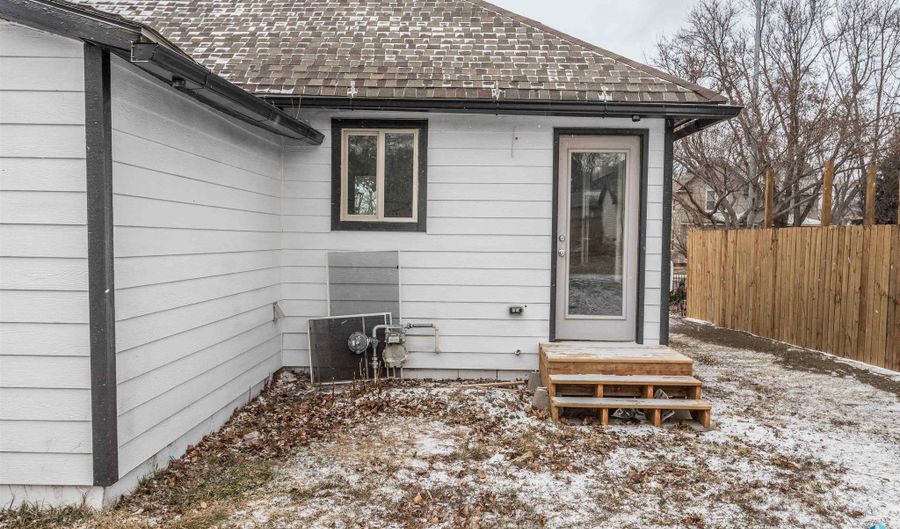 505 W Cedar St, Beresford, SD 57004 - 2 Beds, 1 Bath