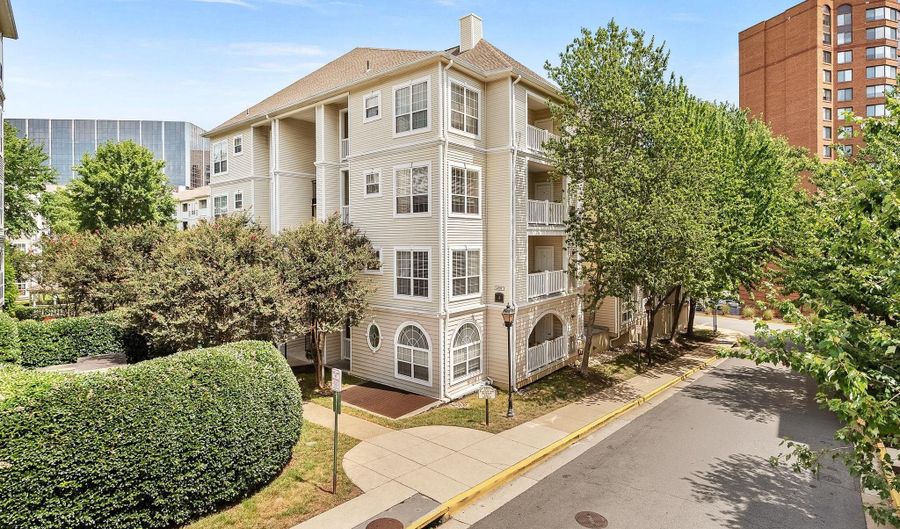 4551 STRUTFIELD Ln 4111, Alexandria, VA 22311 - 2 Beds, 2 Bath