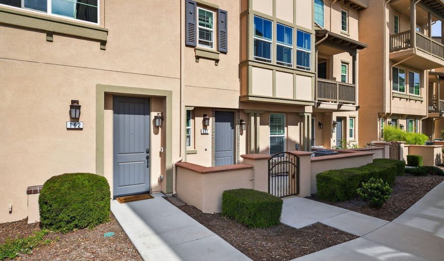 162 Sawbuck St, Camarillo, CA 93010 - 2 Beds, 3 Bath