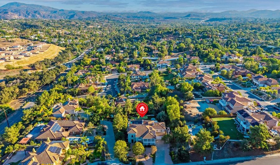 2124 Pamplona Ct, Escondido, CA 92025 - 5 Beds, 5 Bath