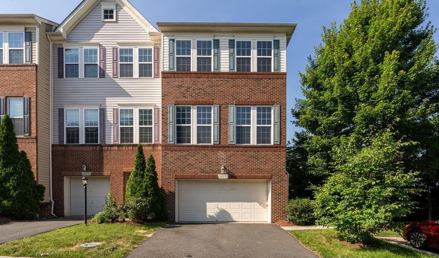 22571 HIGHCROFT Ter, Brambleton, VA 20148 - 3 Beds, 4 Bath