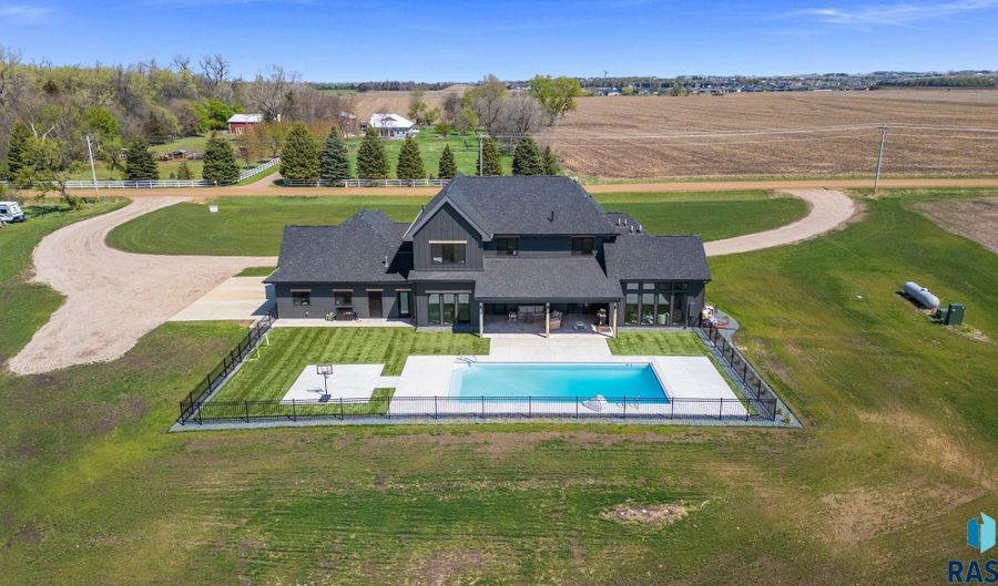 48259 263rd St, Brandon, SD 57005 - 6 Beds, 6 Bath