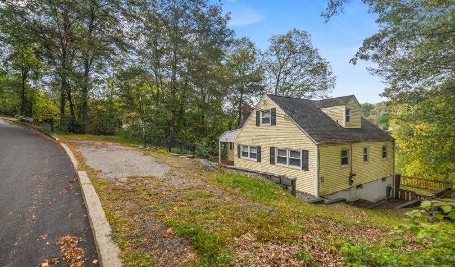 66 W Shore Dr, Alloway, NJ 07462 - 4 Beds, 2 Bath