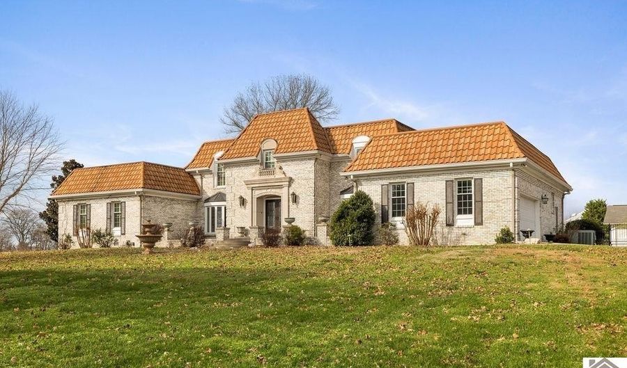 1890 US Hwy 62, Bardwell, KY 42023 - 5 Beds, 5 Bath