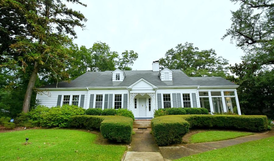 800 W Commerce St, Aberdeen, MS 39730 - 3 Beds, 2 Bath