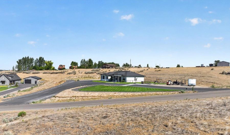 13175 Walton Rd, Chubbuck, ID 83202 - 4 Beds, 4 Bath