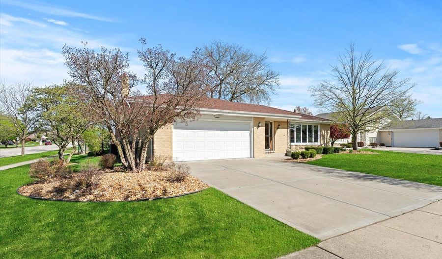 15529 Catalina Ct, Orland Park, IL 60462 - 4 Beds, 3 Bath