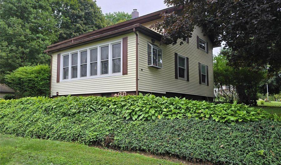 86 S MAIN St, Albion, PA 16401 - 3 Beds, 3 Bath