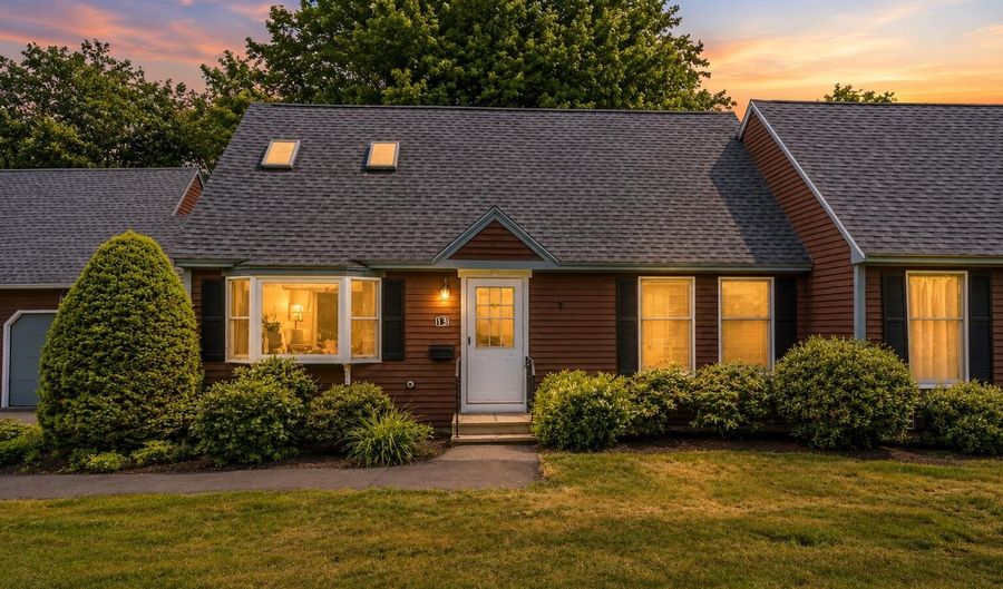 13 Cortland Cir, Bangor, ME 04401 - 2 Beds, 2 Bath