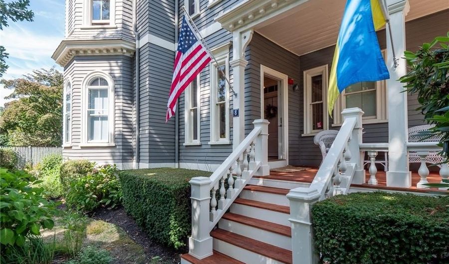 8 Cottage St 2, Newport, RI 02840 - 2 Beds, 2 Bath