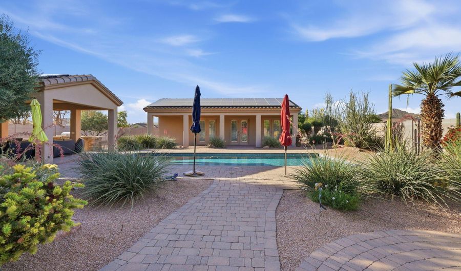 10326 W IRONWOOD Dr, Casa Grande, AZ 85194 - 4 Beds, 4 Bath