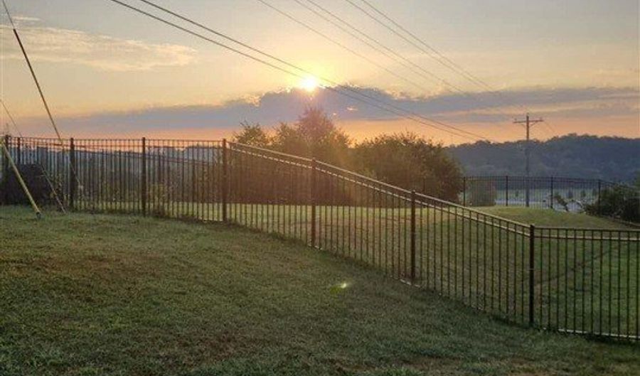 7082 Shelton Ln, Alvaton, KY 42122 - 4 Beds, 3 Bath