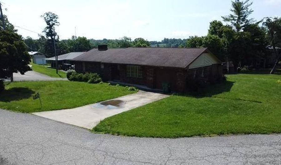 5736 Swanson Dr, Ashland, KY 41102 - 3 Beds, 2 Bath