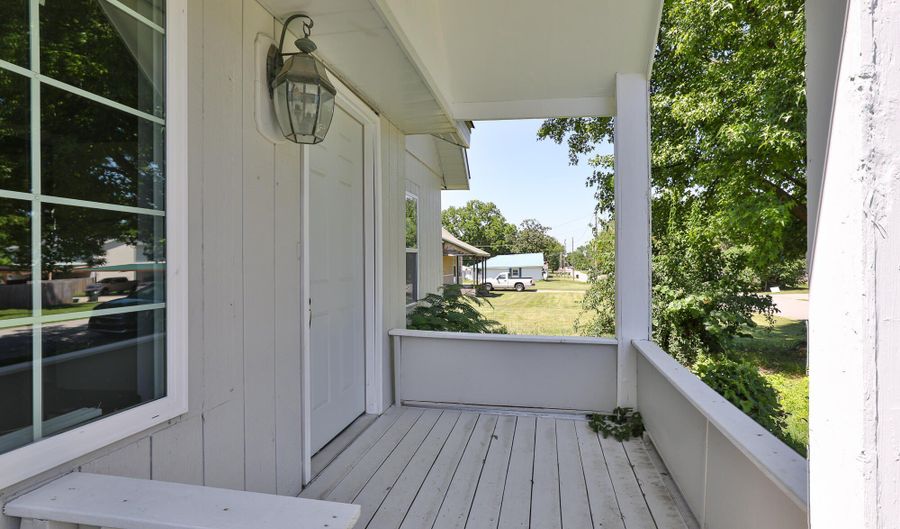 827 S Griffith Ave, Aurora, MO 65605 - 2 Beds, 1 Bath