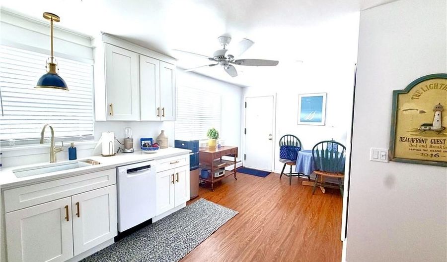 70 Carroll Ave 1009, Newport, RI 02840 - 1 Beds, 1 Bath
