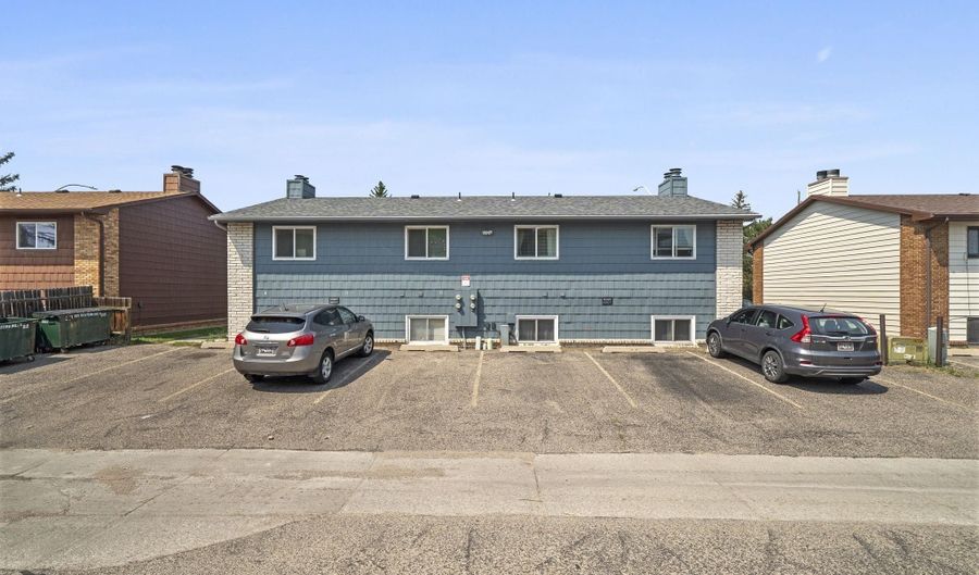305 WESTERN HILLS Blvd B, Cheyenne, WY 82009 - 2 Beds, 1 Bath