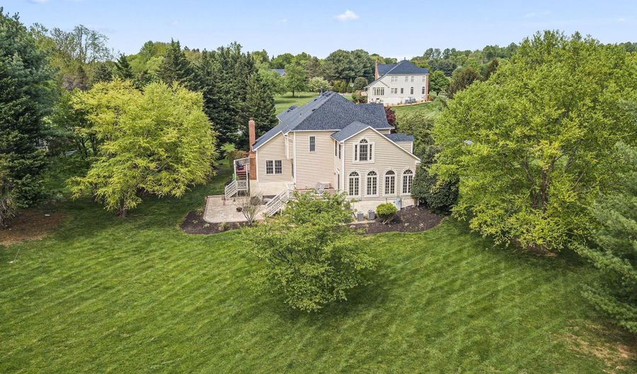 17400 AVENLEIGH Dr, Ashton, MD 20861 - 5 Beds, 5 Bath