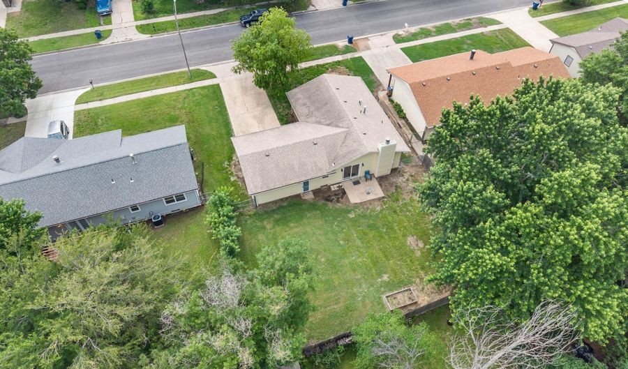 4015 Clarendon St, Bel Aire, KS 67220 - 3 Beds, 2 Bath
